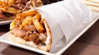 Pizza Turca Con Patatas Dentro