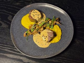 Медальон з телятини з перечним соусом (350g)