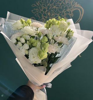  Eustoma w połączeniu z goździkami