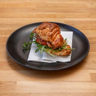 Croissant z łososiem 190g