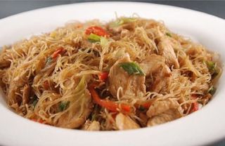 049 Spaghetti riso, verdure, pollo