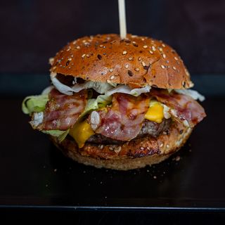 Crispy bacon burger