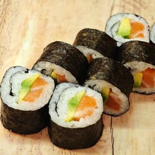 Futomaki De Salmón Y Aguacate (10 Uds.)