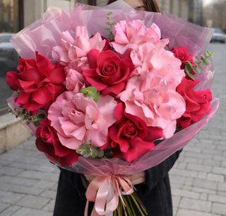 Buchet 11 trandafiri regali pink și red