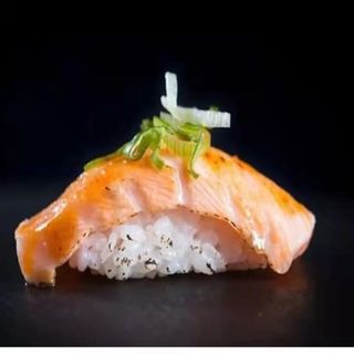 40a Nigiri De Salmón Flameado (2 Pzs.)