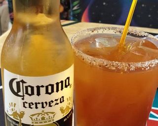 Michelada con Corona (35,5 cl.)