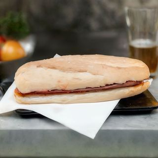 Bocata de longaniza a la brasa