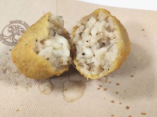 Supplì cacio, pepe e bufala