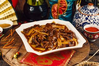 D4-ძროხის ხორცი სოკოთი და ,,კოჭას’’ სანელებლით