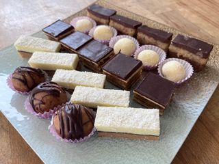 Domaći sitni kolači 1kg