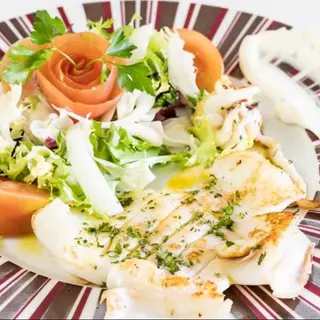 Sepia A La Plancha + Ensalada