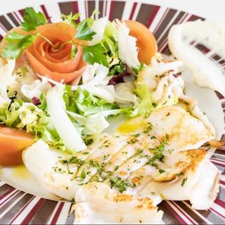 Sepia A La Plancha + Ensalada