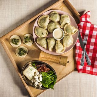 Pierogi z siekanym szpinakiem 8szt