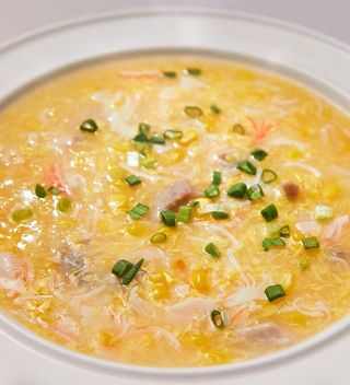 Zuppa con frutti di mare