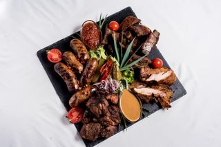 М’ясна тарілка з тандиру (650/200/150г)
