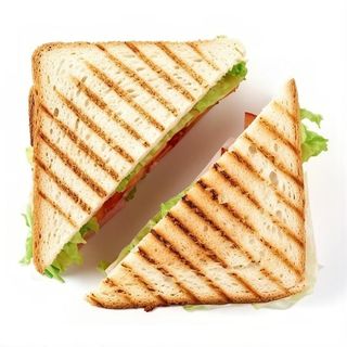 Sándwich Vegetal Lechuga Tomate Cebolla Atún Huevo Duro Y Mayonesa