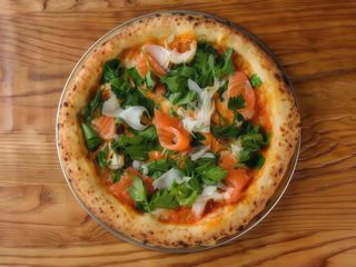 Піца з тигровими креветками і лососем (650g)