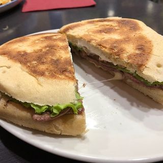 Super hamburguesa tito chapy 