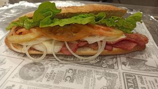 Bocadillo De Bacón Completo