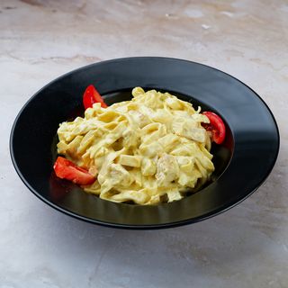 Pasta sa piletinom i curry sos