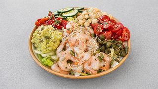 Salata s mariniranim kozicama