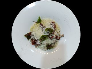 Тальятеле з печерицями та в'яленими томатами