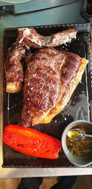 Chuletón De Vaca Madurada (700 G.) Con Patatas