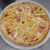Пицца с сардельками и картофелем фри