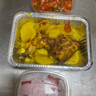 Menú: Pollo Asado en salsa al limón con guarnición