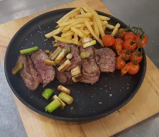 Solomillo De Ternera Trinchado Con Ajetes