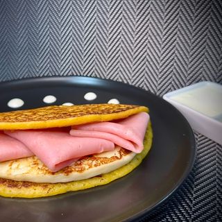 Cachapa De Jamón Y Queso