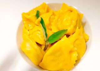 Ravioli al Plin ripieni di stracotto di vitello Burro e salvia