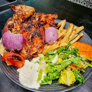 Plat 1/2 Poulet Machwiya + Frites + Salade