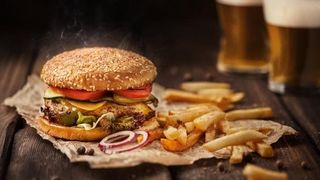 Hamburger e patatine