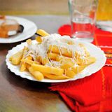 Пресни  пържени картофи със сирене