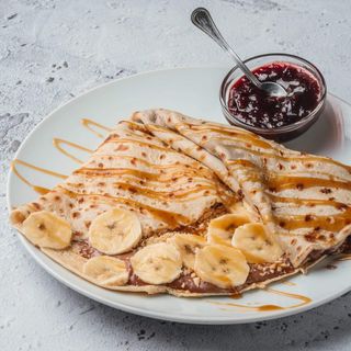 Palačinka sa Nutellom, orasima i bananom