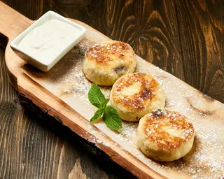 Сирники зі сметаною (180/50г)