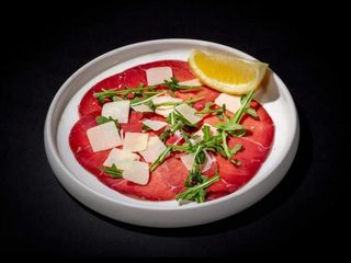 Bresaola con rucola e grana