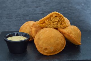 Pastelitos De Pollo Desmechado (3 Uds.)
