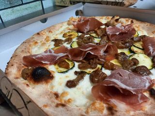 Pizza Nerello Cappuccio