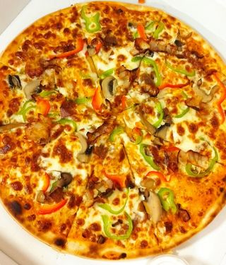 Pizza 4 Estaciones (Familiar)