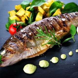 Biban de mare pe grill