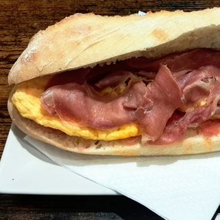 Francesa, jamón y tomate 