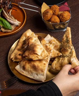 Focaccia con sale aromatizzato al rosmarino