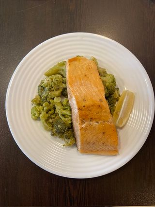 Сьомга филе с хрупкава кожичка на тиган (300г)