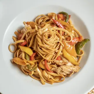 Tallarines Con Pollo y Verdura (350 G.)