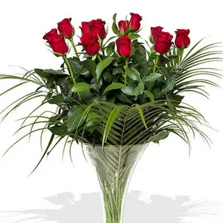 Ramo de 12 rosas rojas.