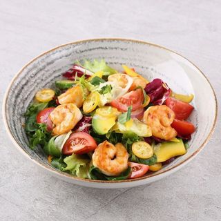 Салат з авокадо та креветками