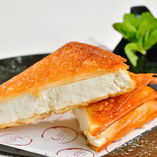 Сирене в хрупкава коричка-230гр