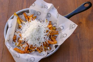 Пържени картофи със сирене